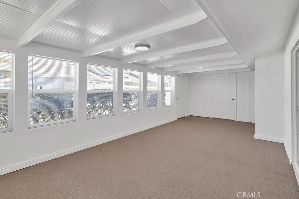 https://cdn.realtyfeed.com/cdn/127/306521543/8222211f268c619d2ce5907d00757ff0.webp