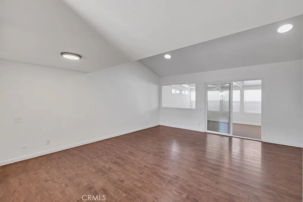 https://cdn.realtyfeed.com/cdn/127/306521543/c79e8e1a8717d5f82cc6b91b61e81385.webp