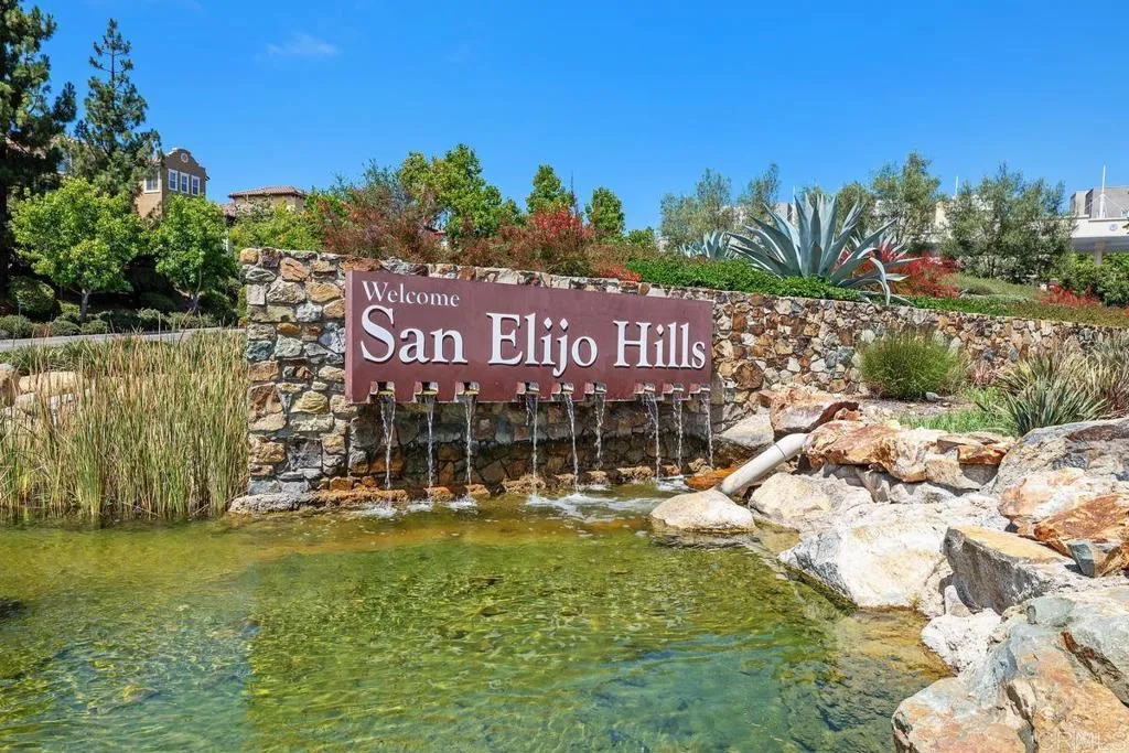 https://cdn.realtyfeed.com/cdn/127/306521549/881e874e94c4ee5a2bfe797eed2b5b94.webp