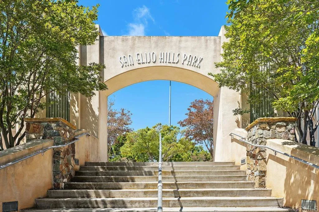 https://cdn.realtyfeed.com/cdn/127/306521549/f9a0e8a6804152631006f8fc01683ca3.webp