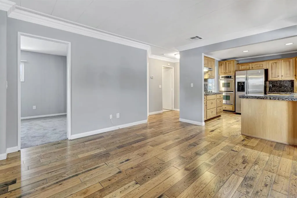 https://cdn.realtyfeed.com/cdn/127/306521631/37b197a6fd5598057258ba2b9d96bf48.webp