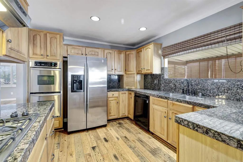 https://cdn.realtyfeed.com/cdn/127/306521631/453708dae77940a23cb9c6cd86d1d035.webp
