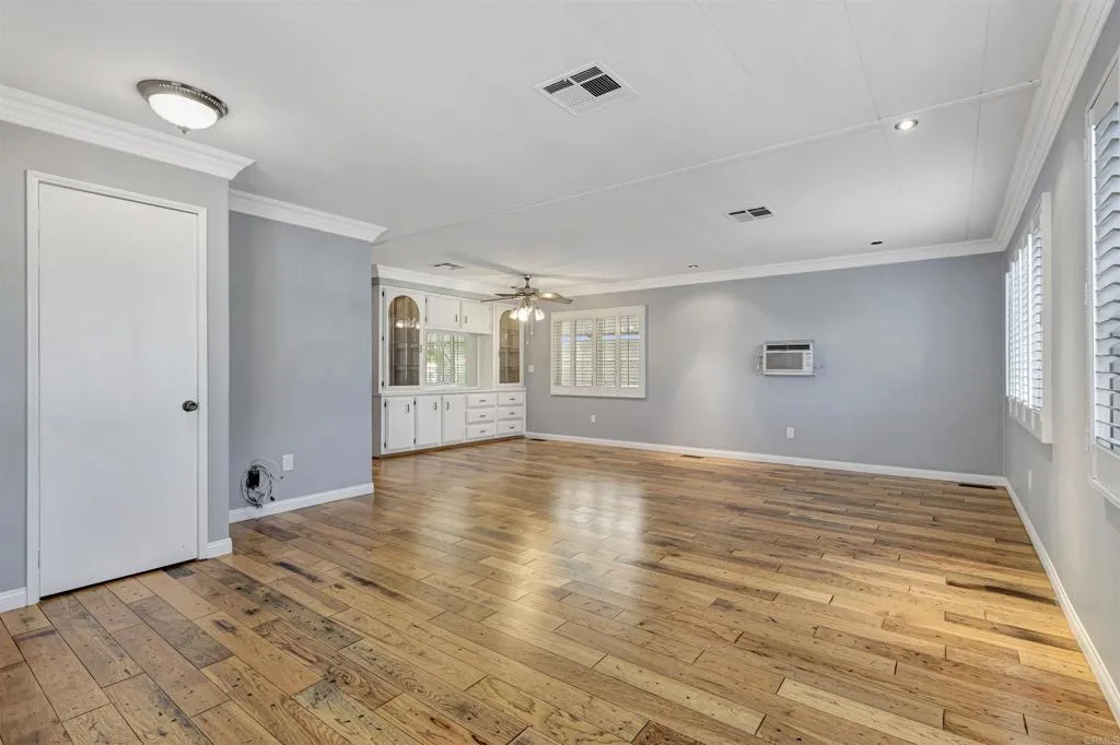 https://cdn.realtyfeed.com/cdn/127/306521631/d2cf61c57b4696afa2405a5b3b227160.webp