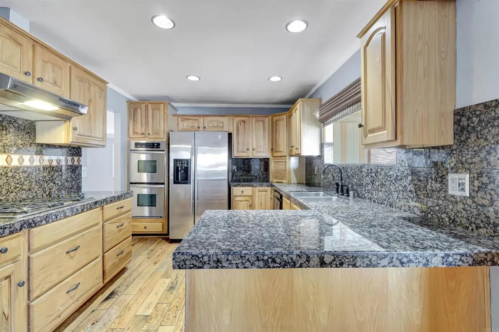 https://cdn.realtyfeed.com/cdn/127/306521631/d95d728ca70e754a8d1ab5514e238c41.webp