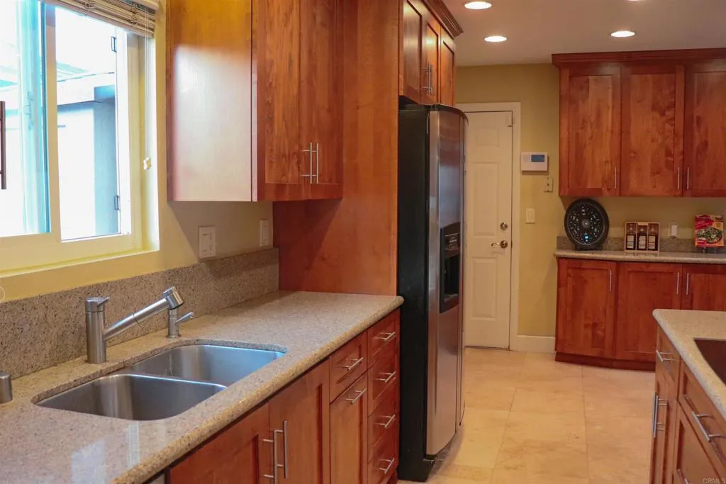 https://cdn.realtyfeed.com/cdn/127/306521850/1b1f92ff42f82bbce96c93d246500ad5.webp