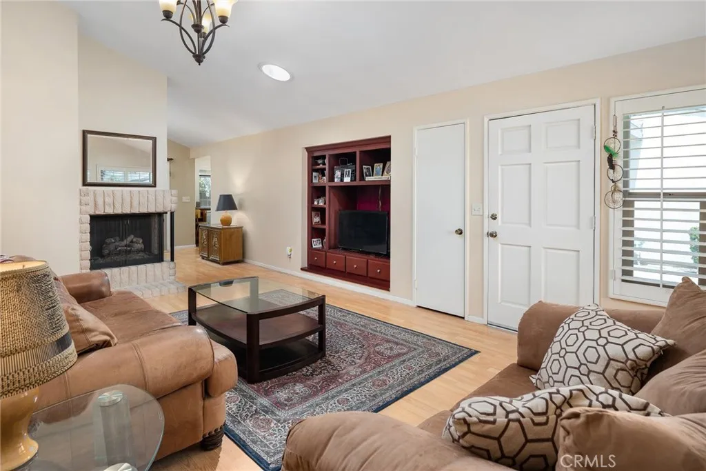 https://cdn.realtyfeed.com/cdn/127/306521876/40a3c0157cdd789e00cdb39b3b1e825b.webp
