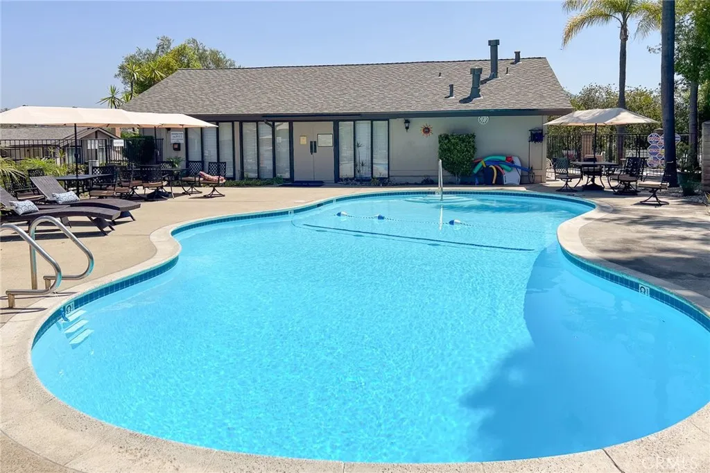 https://cdn.realtyfeed.com/cdn/127/306521876/4fad7e7c1ba567f726f1ac833de844cc.webp