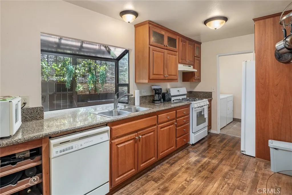 https://cdn.realtyfeed.com/cdn/127/306521876/98c9155b62f241a6a136150c408a0ff9.webp