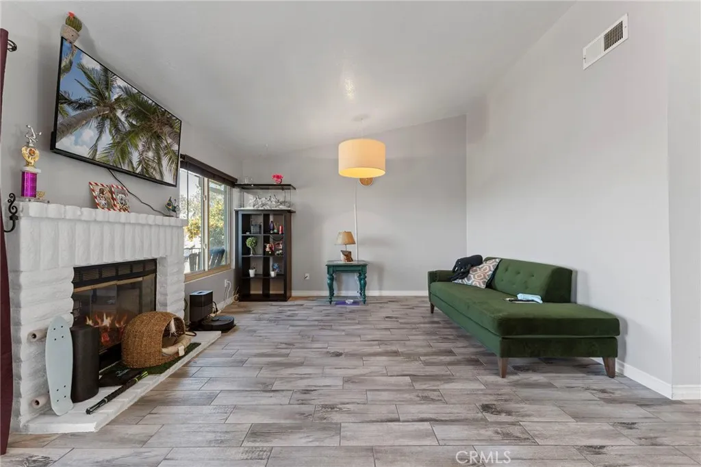 https://cdn.realtyfeed.com/cdn/127/306521920/37cbbec4ce6fa29d35421f5abe967c00.webp