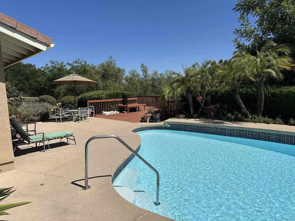 https://cdn.realtyfeed.com/cdn/127/306521942/38a6ffeb5555bed5db21bb9763aaa100.webp