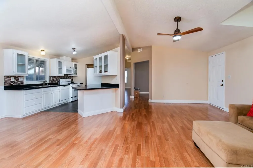 https://cdn.realtyfeed.com/cdn/127/306522094/b688068a51f51031ca435bc89ad72065.webp