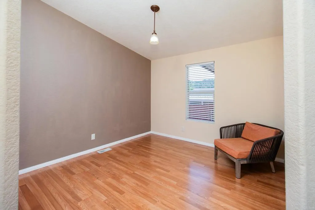 https://cdn.realtyfeed.com/cdn/127/306522094/b9a450be0edb13508238bca34185a77c.webp