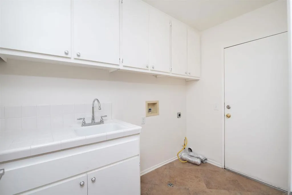 https://cdn.realtyfeed.com/cdn/127/306522106/8b89ccad606731ff9de9acc8953267a6.webp