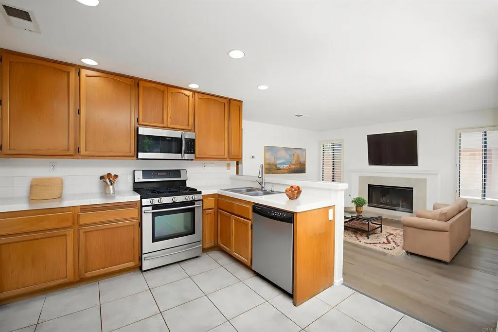 https://cdn.realtyfeed.com/cdn/127/306522106/e9b277feef1f2ee496518fe7c332a848.webp