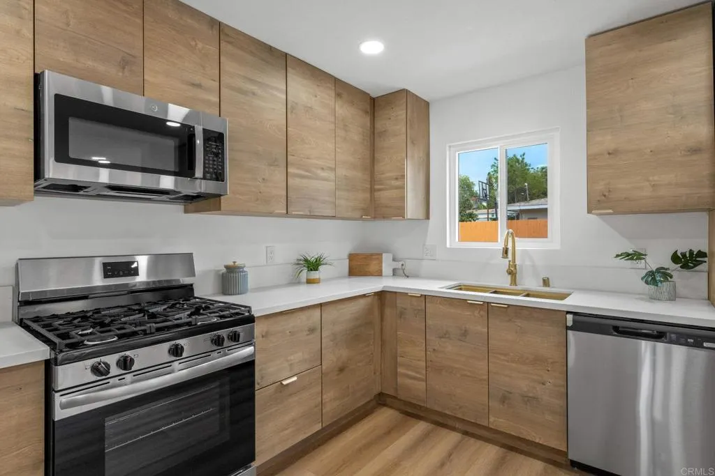 https://cdn.realtyfeed.com/cdn/127/306522154/1750c162637abb1d97368dba0904c321.webp