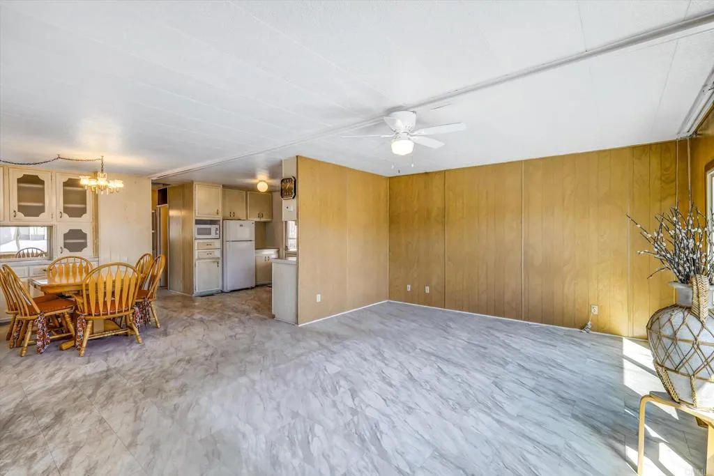 https://cdn.realtyfeed.com/cdn/127/306522305/35d2a2bfcfaac2232e2ec2c53adb027f.webp