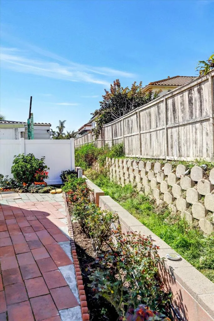 https://cdn.realtyfeed.com/cdn/127/306522305/6564134b61f7e5598b8ee608bdb63fc2.webp