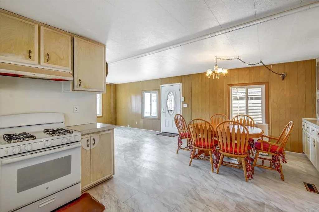 https://cdn.realtyfeed.com/cdn/127/306522305/c9109a58591e598b9352b8dc2e43d479.webp