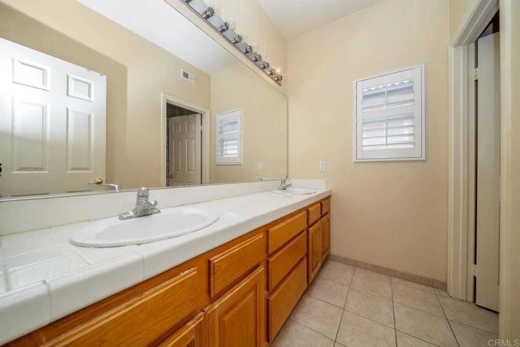 https://cdn.realtyfeed.com/cdn/127/306522313/05198cb69197eea6accbcb1b1442112d.webp