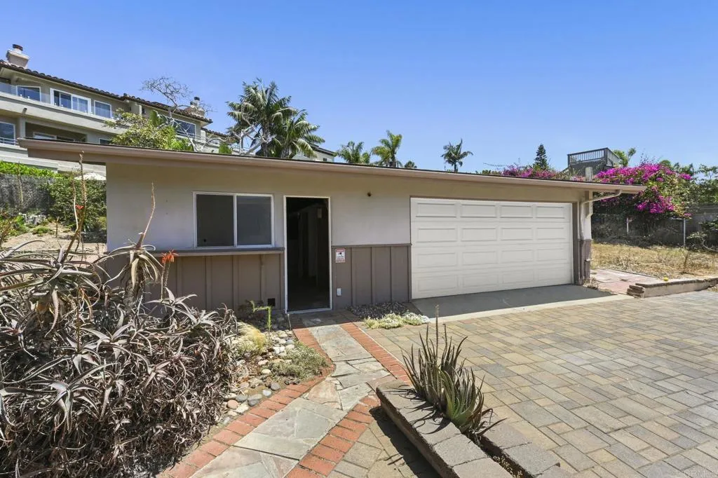 https://cdn.realtyfeed.com/cdn/127/306522318/31c93a2c117d64ba26d09d8d62e8cad9.webp