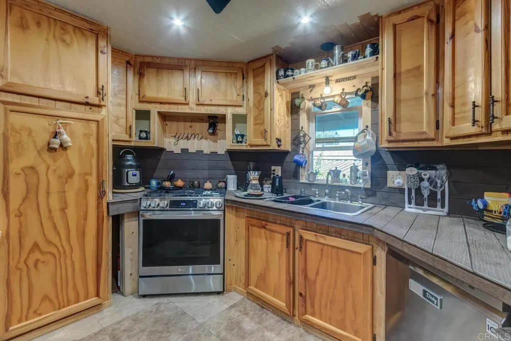 https://cdn.realtyfeed.com/cdn/127/306522443/5819830c810173a5561a79a397f328ab.webp