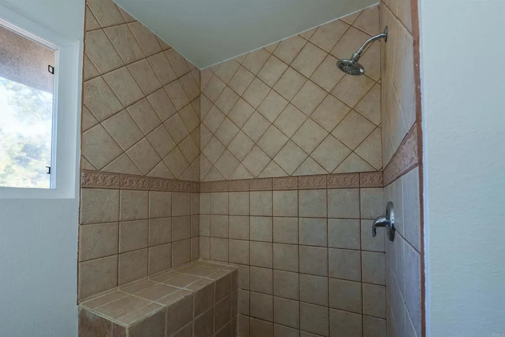 https://cdn.realtyfeed.com/cdn/127/306522445/e2dcbe97798443150b3234e1d4e83be5.webp