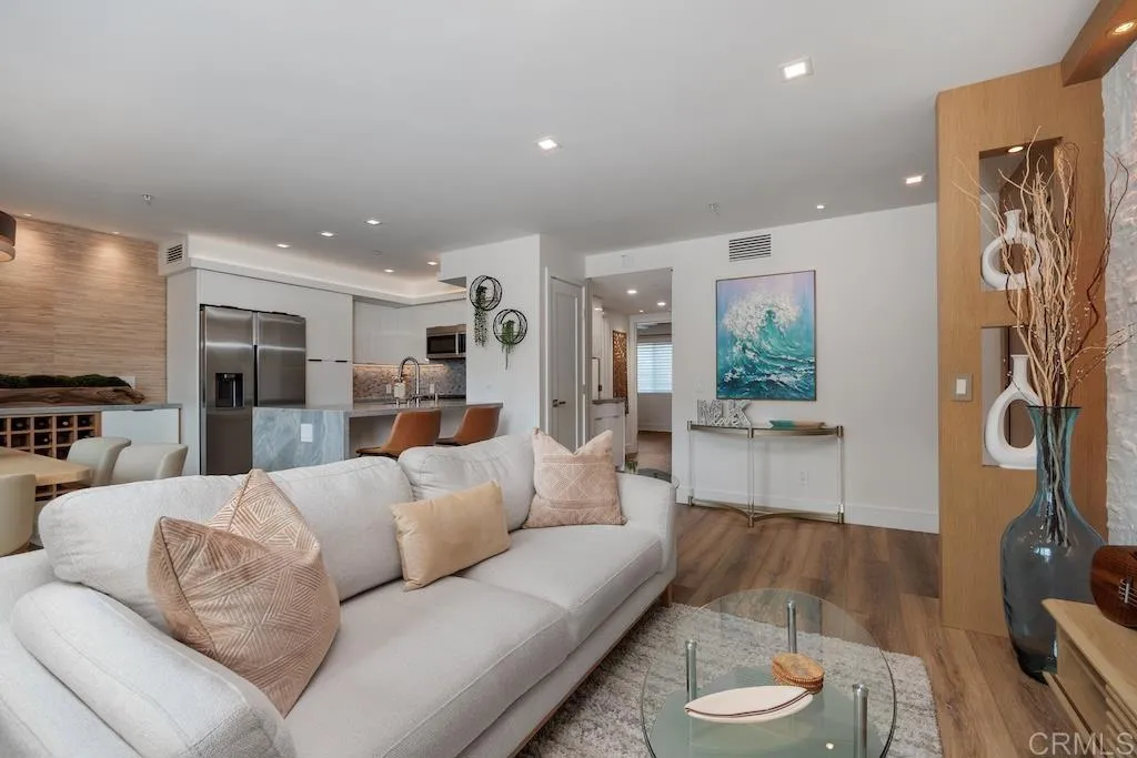 https://cdn.realtyfeed.com/cdn/127/306522508/b1c6ff8ddeb15cca74ff5128204aae74.webp