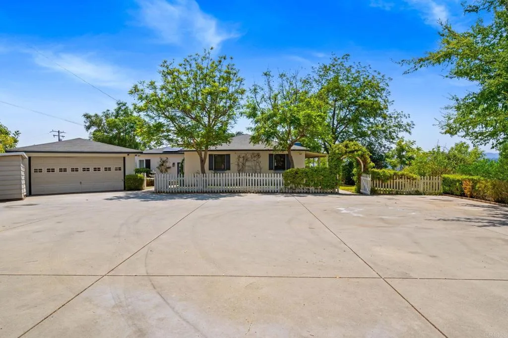 https://cdn.realtyfeed.com/cdn/127/306522538/325c893f62d910c6bc429d41b64b2379.webp