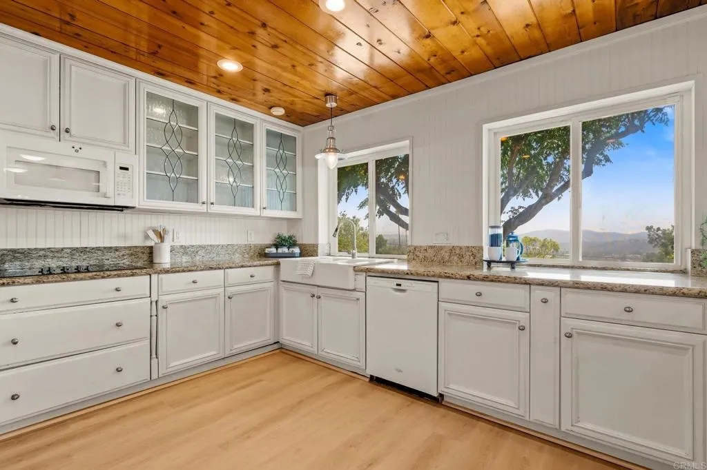 https://cdn.realtyfeed.com/cdn/127/306522538/4d264350aa13c079bb93b7fd8fa06abf.webp