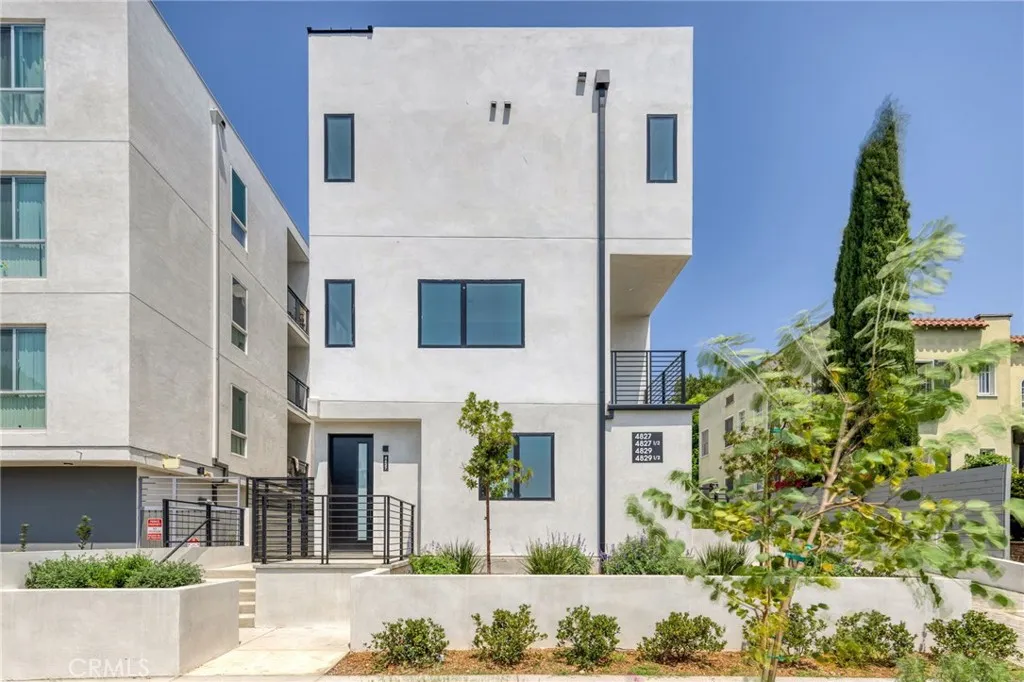 Los Angeles, CA 90004