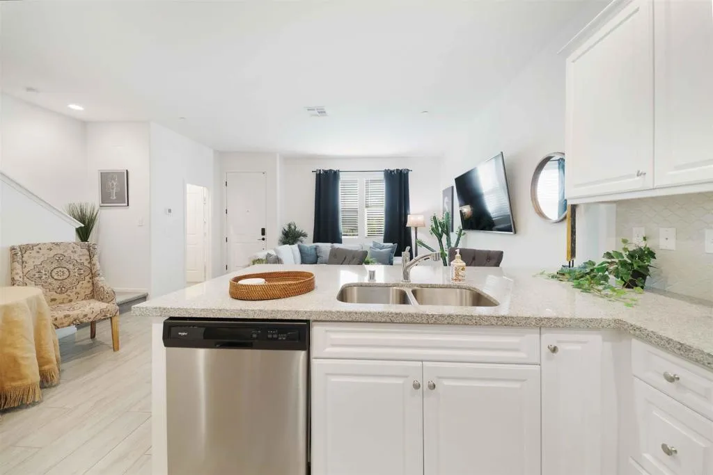 https://cdn.realtyfeed.com/cdn/127/306522694/893331fa8809a2aa902b0c4f76b0846f.webp