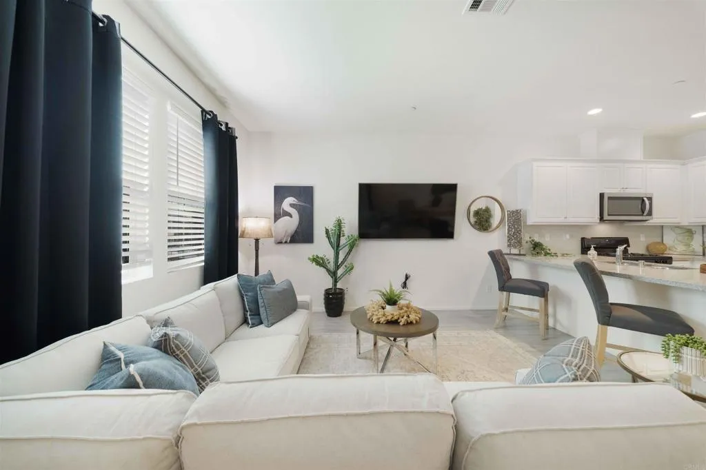 https://cdn.realtyfeed.com/cdn/127/306522694/b8f1688fe26f420fec1f451ac494a6ba.webp