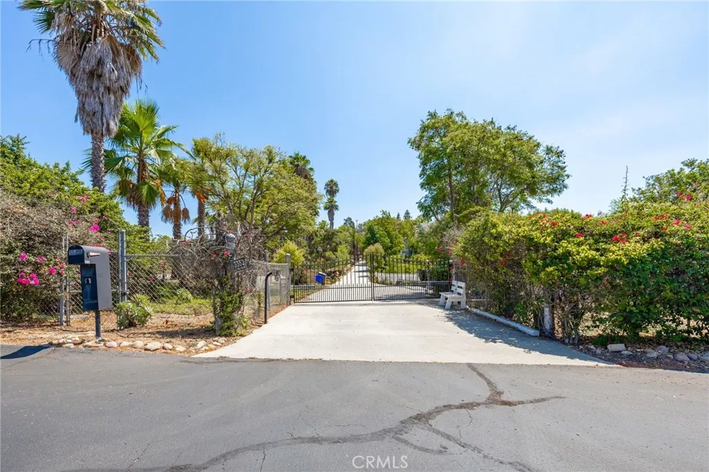 https://cdn.realtyfeed.com/cdn/127/306522695/9b9bb3af42dcff9e2b3ada839545d0cc.webp