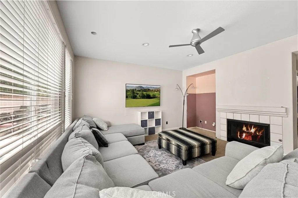 https://cdn.realtyfeed.com/cdn/127/306522721/7b66b126a2acd7f07c606454b7c8919b.webp