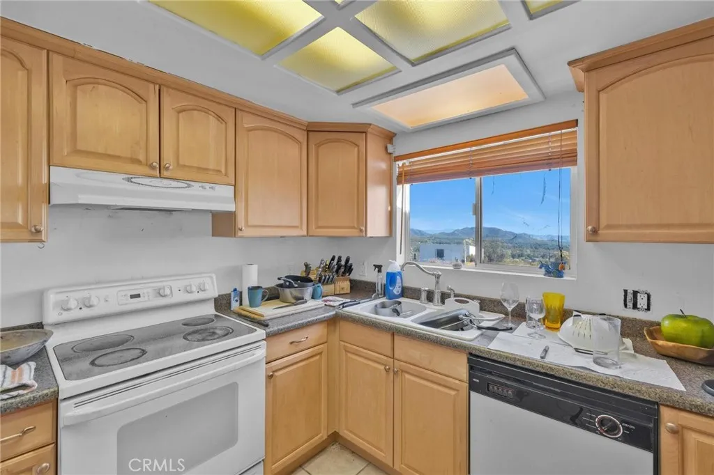 https://cdn.realtyfeed.com/cdn/127/306522728/eef96478e65ff3cb673c6c074e259fcb.webp