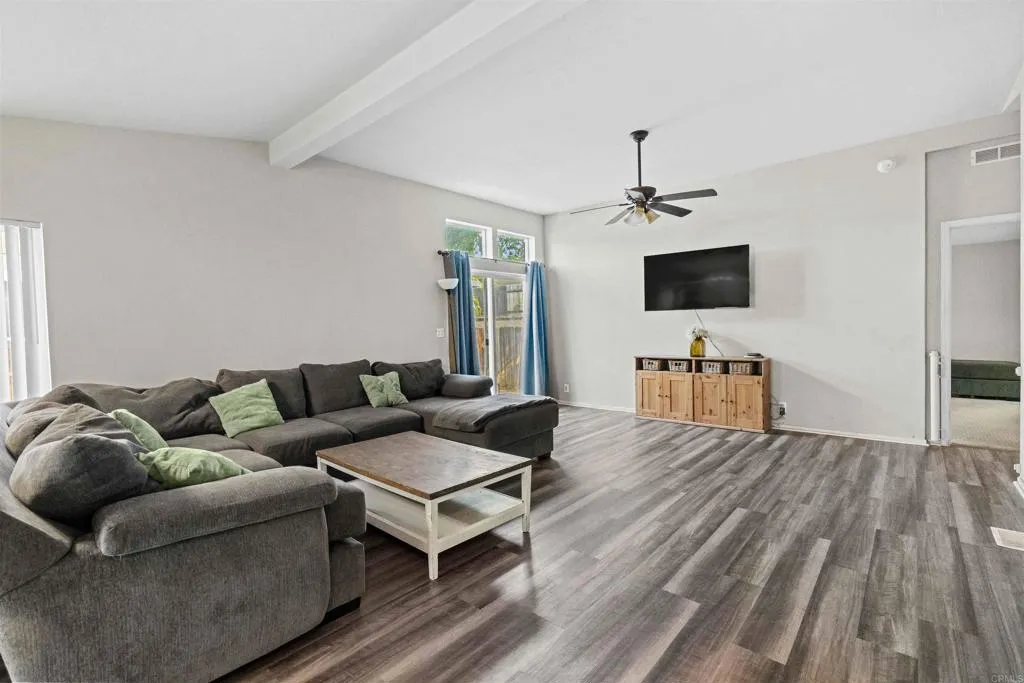 https://cdn.realtyfeed.com/cdn/127/306522773/13ce51a1edfe0447f3d4d776b37c16d8.webp