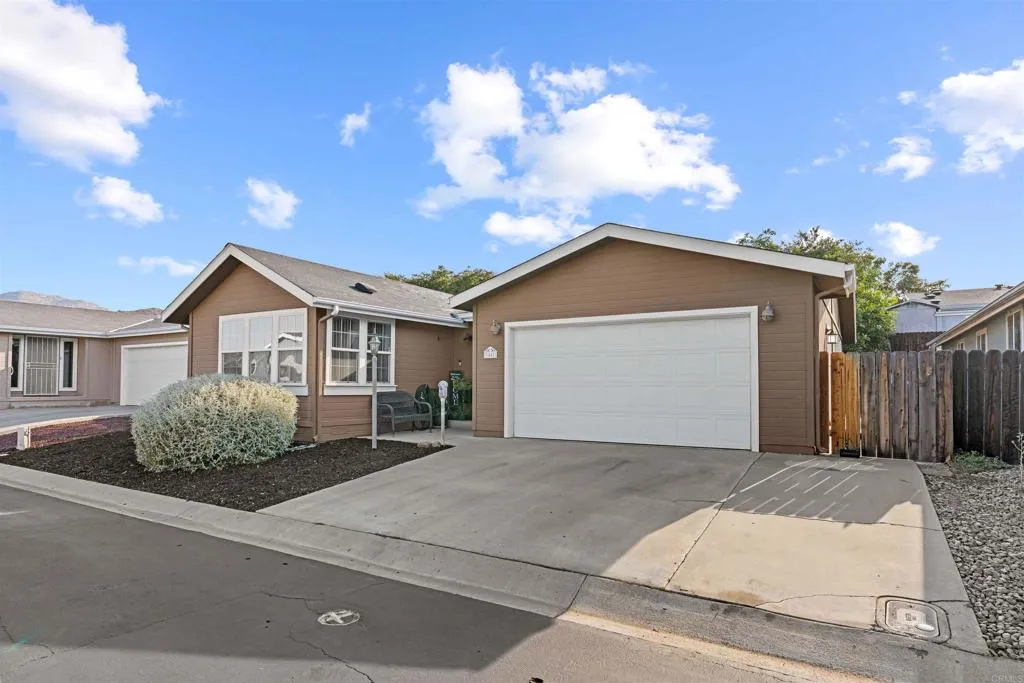 https://cdn.realtyfeed.com/cdn/127/306522773/25796c8a5c8fdd94f66c464ecad0faa2.webp