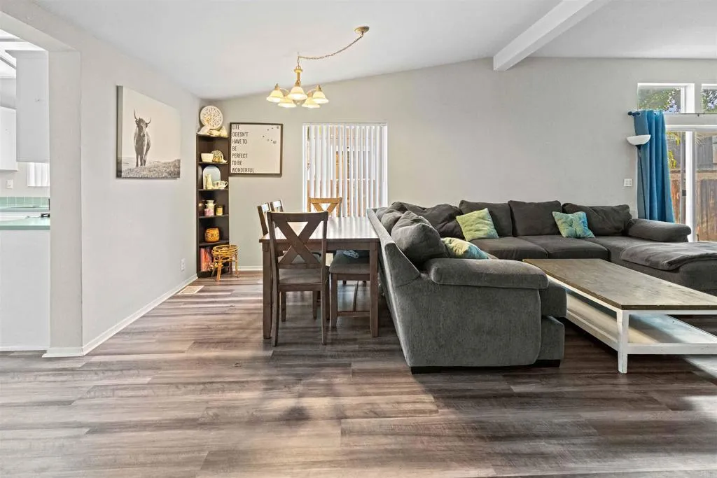 https://cdn.realtyfeed.com/cdn/127/306522773/45a12b3587f7a39e2fd41ff8d4984822.webp