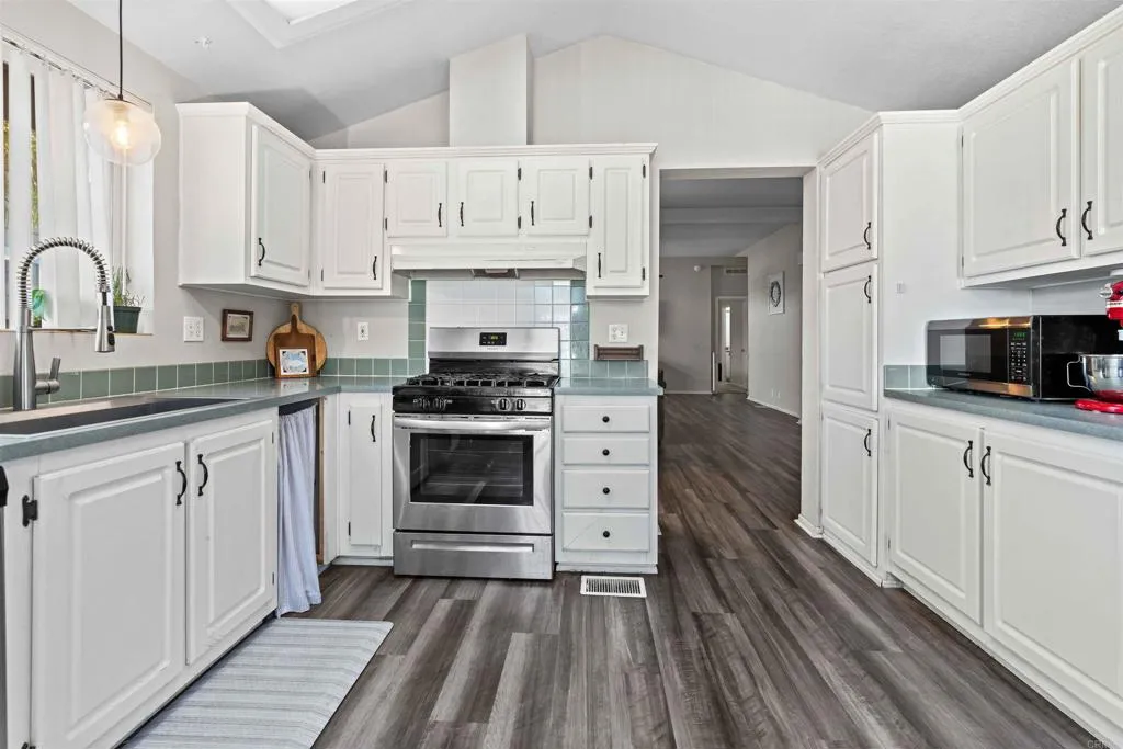 https://cdn.realtyfeed.com/cdn/127/306522773/8bae6014d1858c594781de0a27adea09.webp