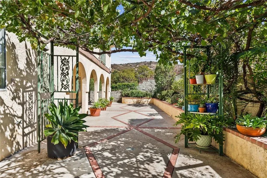 9658 Wheatland Avenue, Sunland, CA 91040 - Photo 4 of 50, Sunland, CA