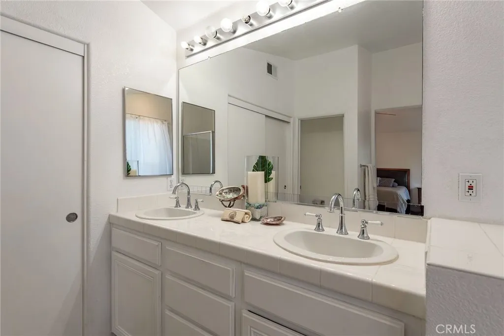 https://cdn.realtyfeed.com/cdn/127/306522949/07f45259915e4a5574f72821bc326b6e.webp