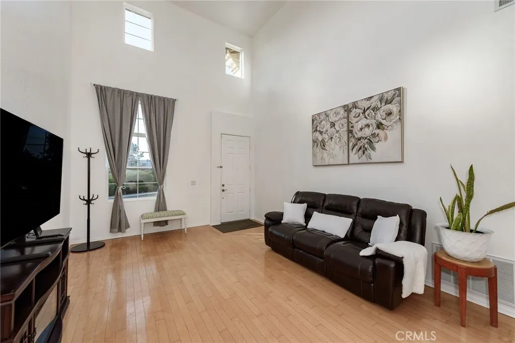 https://cdn.realtyfeed.com/cdn/127/306522949/192a8df3fb532794350d7db04ab9939f.webp