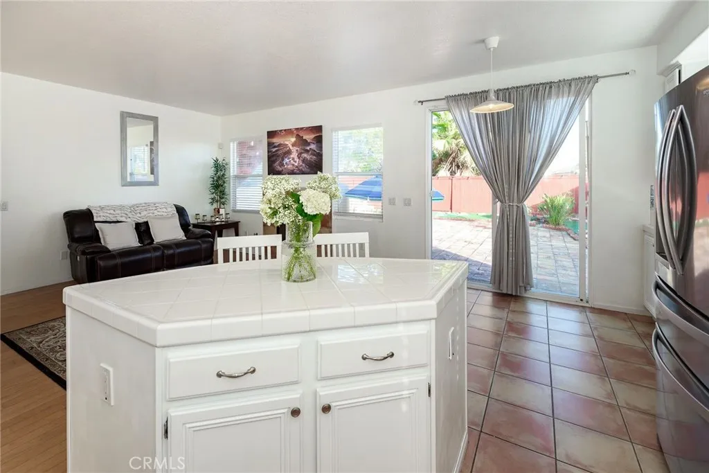 https://cdn.realtyfeed.com/cdn/127/306522949/76e2a100b5cd0e14bb00950da6cef5a8.webp