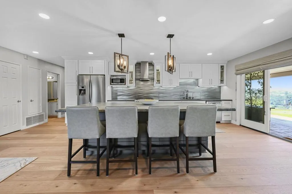 https://cdn.realtyfeed.com/cdn/127/306522963/47383374b2f045c4bc2e4252fdc73b18.webp