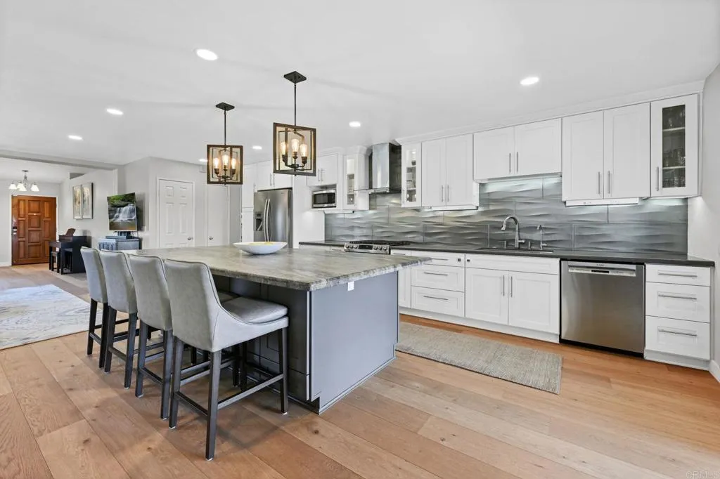 https://cdn.realtyfeed.com/cdn/127/306522963/e42a4a8597dcd7d2febbefc3984cf5b1.webp
