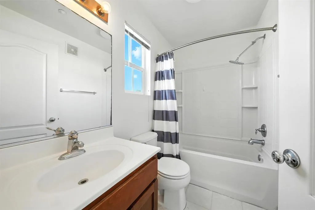 https://cdn.realtyfeed.com/cdn/127/306523011/98a0dac3d5a684ae61993b58904c374f.webp