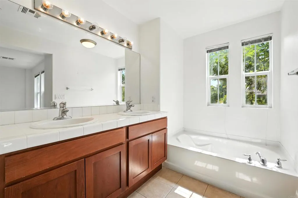 https://cdn.realtyfeed.com/cdn/127/306523011/c4e9ad496080351c266f75bd5f70c523.webp
