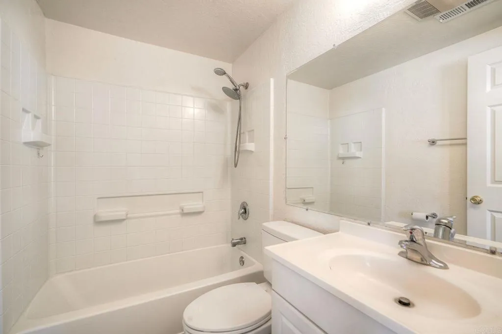 https://cdn.realtyfeed.com/cdn/127/306523040/2cc6544eebe83f860aeff11d1e82d204.webp