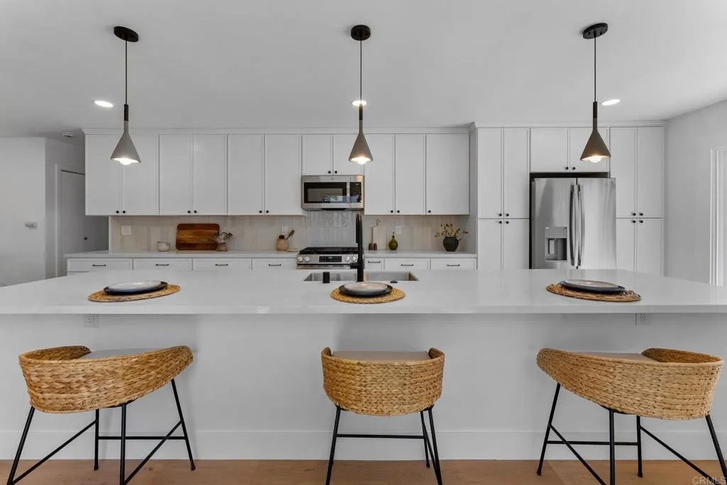 https://cdn.realtyfeed.com/cdn/127/306523046/9baf27a9bde6b7ab00bb7c7c66de7fb7.webp