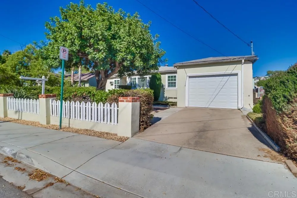 https://cdn.realtyfeed.com/cdn/127/306523056/7d8b1936fa94bcc6ae2af99a219620b4.webp